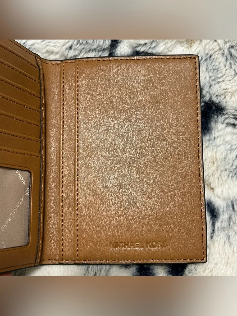 NWOT Michael Kors Pasaport Holder - Picture 5 of 7